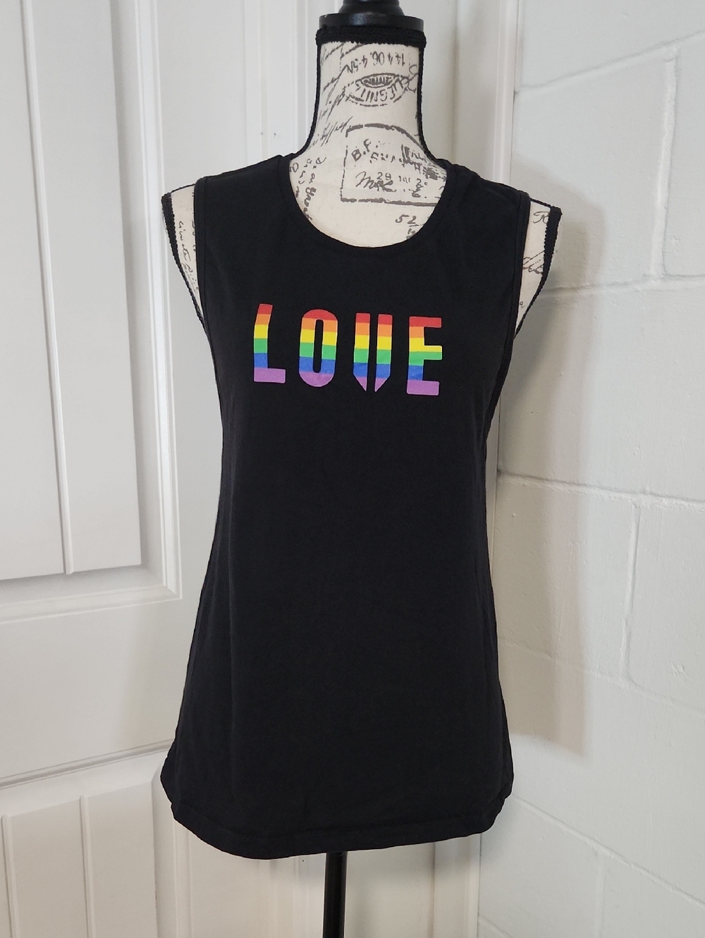 Black Women's Tank with Rainbow LOVE Graphic USA Strong Size Large EUC
